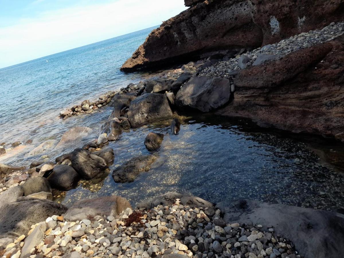 Paradyse Den'S Pres Sources D'Eau Chaudes , Paisible , Vue Sur Mer , Wifi Bouillante Luaran gambar